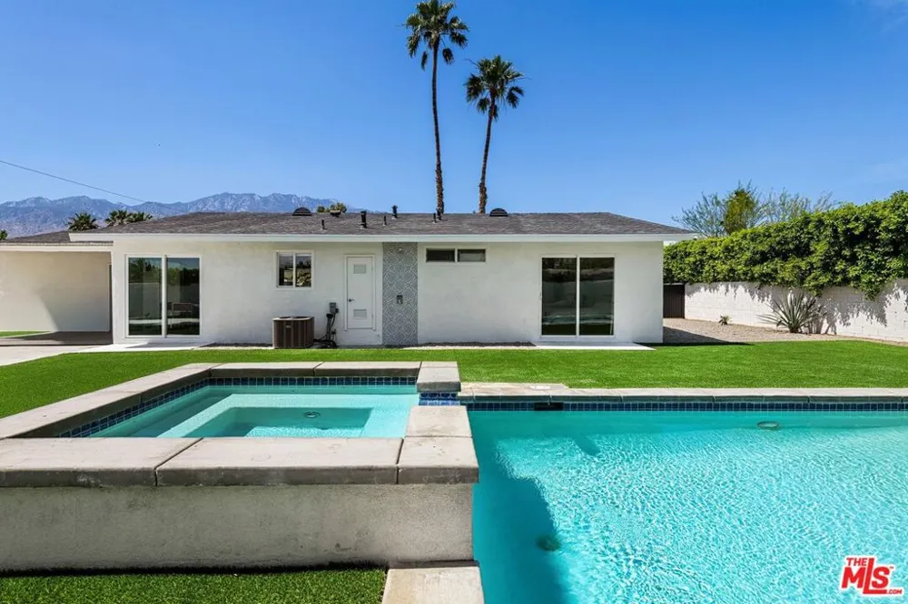 2002 Whitewater Club Drive Palm Springs, CA 92262