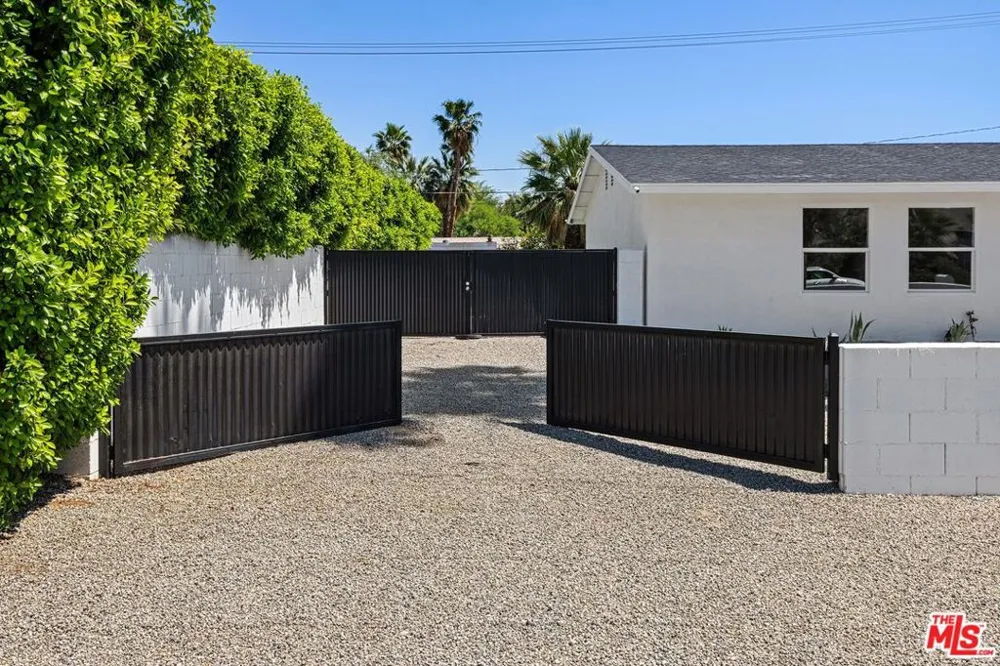 2002 Whitewater Club Drive Palm Springs, CA 92262