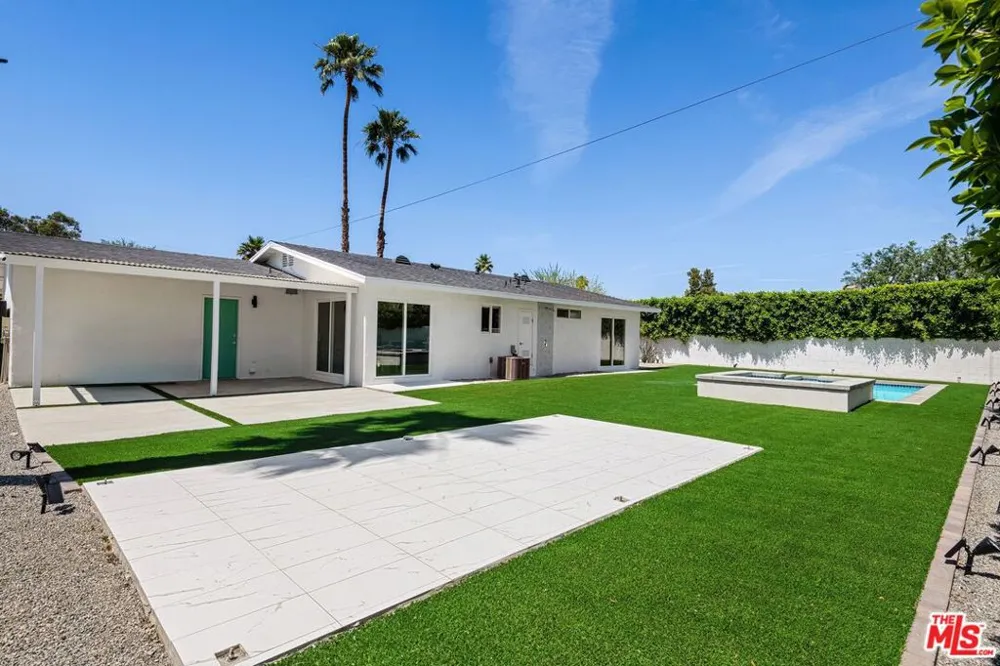 2002 Whitewater Club Drive Palm Springs, CA 92262