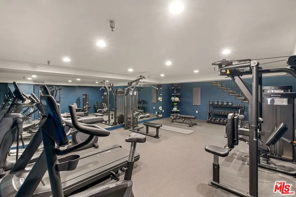 585 Rossmore Avenue #506 Los Angeles, CA 90004