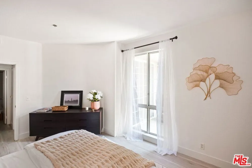 585 Rossmore Avenue #506 Los Angeles, CA 90004