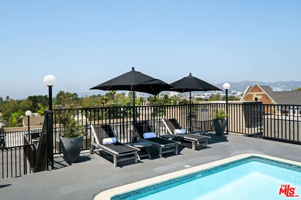 585 Rossmore Avenue #506 Los Angeles, CA 90004