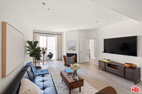 585 Rossmore Avenue #506