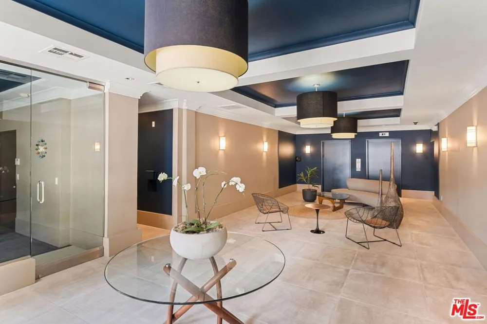 585 Rossmore Avenue #506 Los Angeles, CA 90004