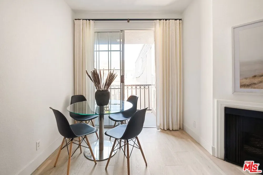 585 Rossmore Avenue #506 Los Angeles, CA 90004