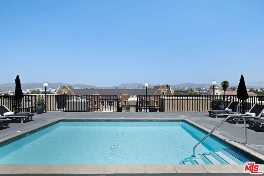 585 Rossmore Avenue #506 Los Angeles, CA 90004