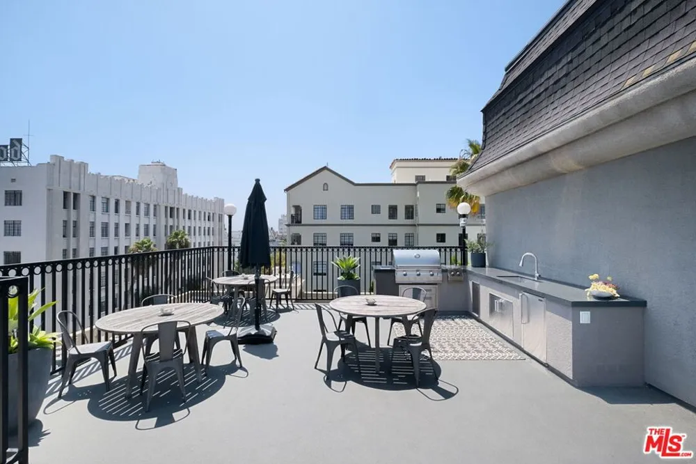 585 Rossmore Avenue #506 Los Angeles, CA 90004