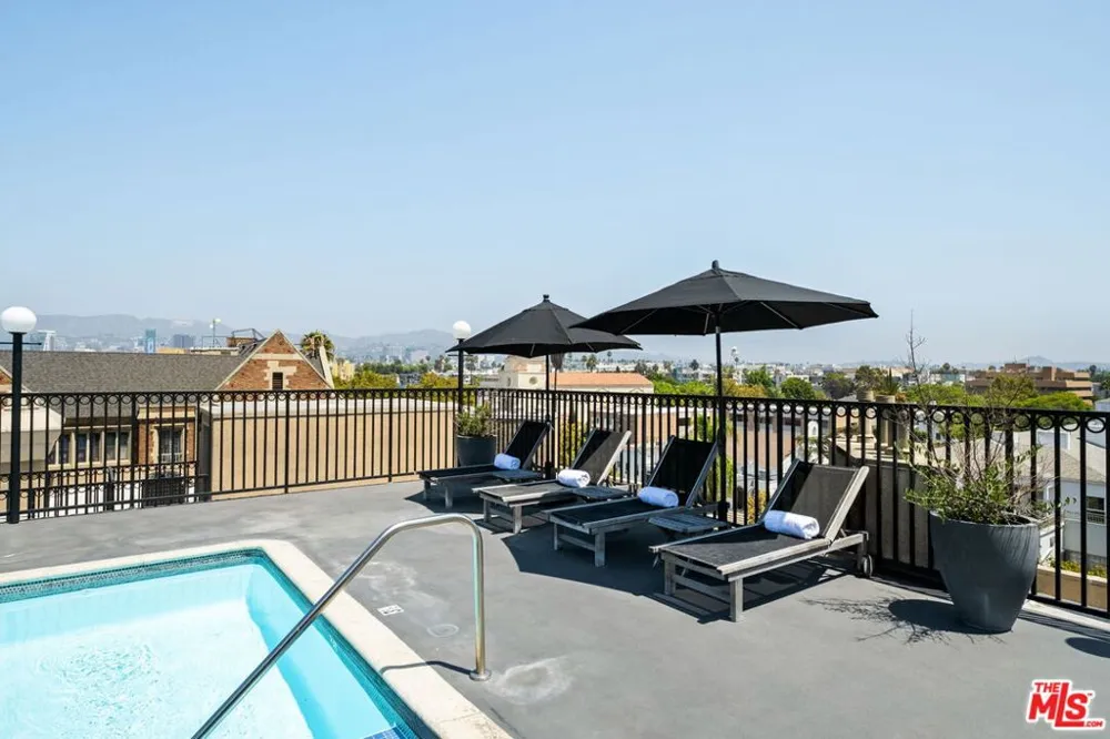585 Rossmore Avenue #506 Los Angeles, CA 90004