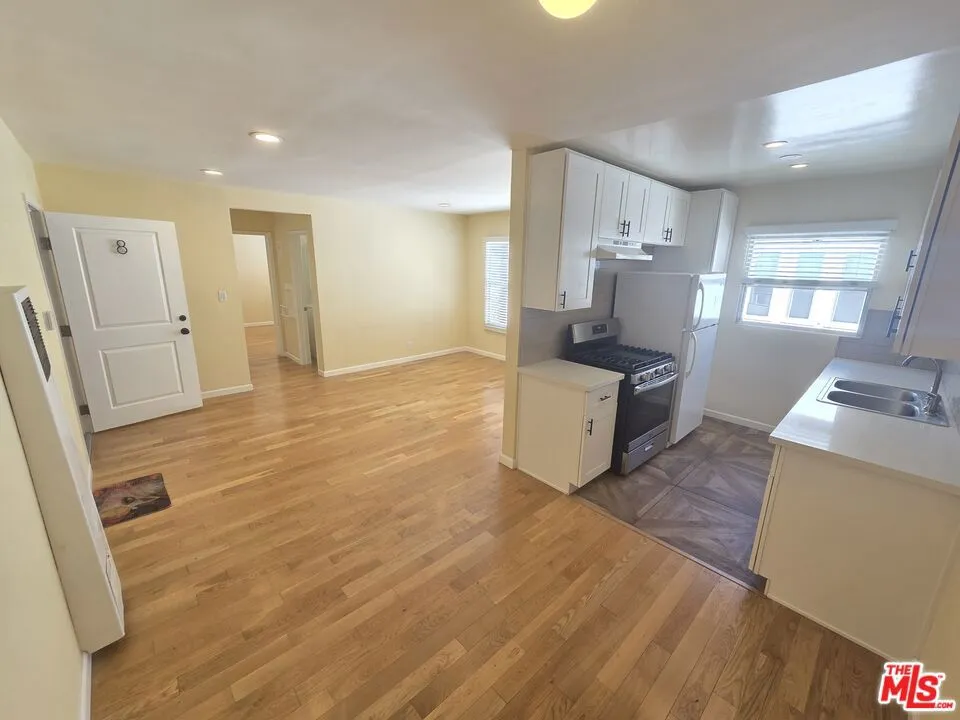 5950 Carlton Way #8 Los Angeles, CA 90028