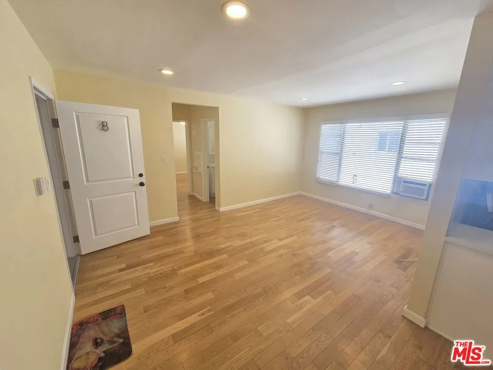 5950 Carlton Way #8 Los Angeles, CA 90028