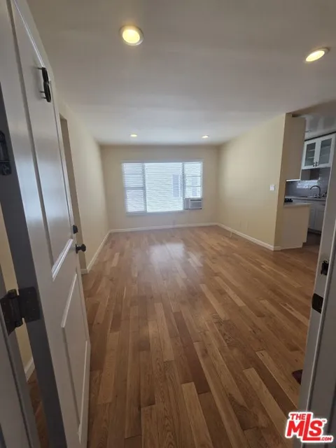 5950 Carlton Way #8