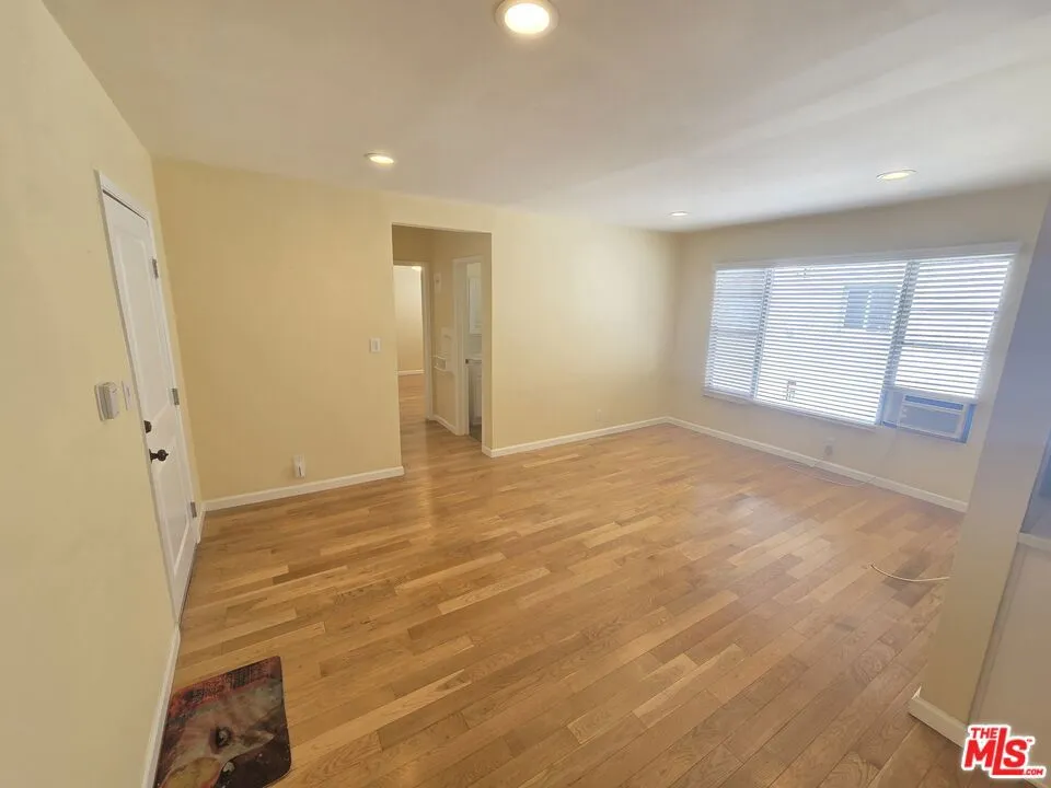 5950 Carlton Way #8 Los Angeles, CA 90028