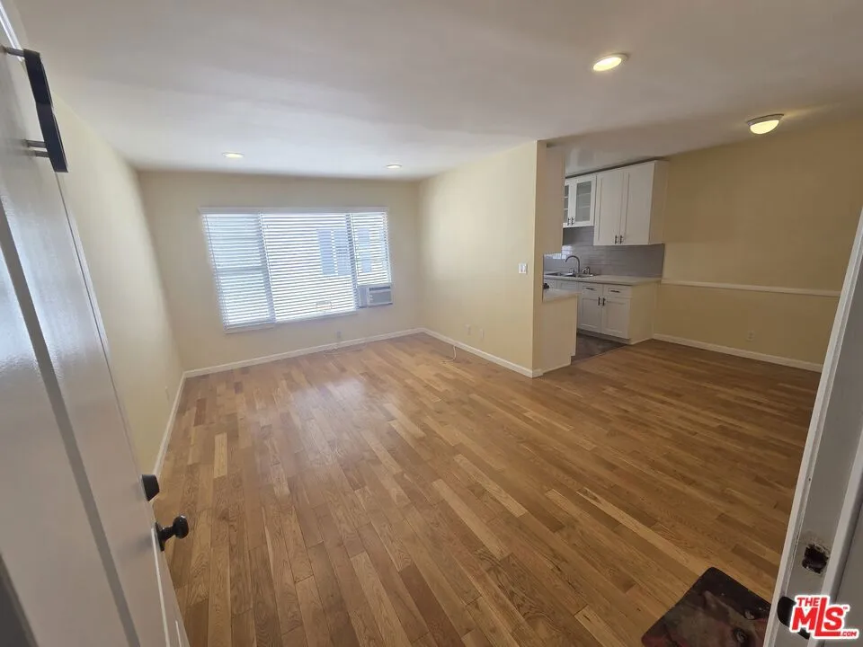 5950 Carlton Way #8 Los Angeles, CA 90028