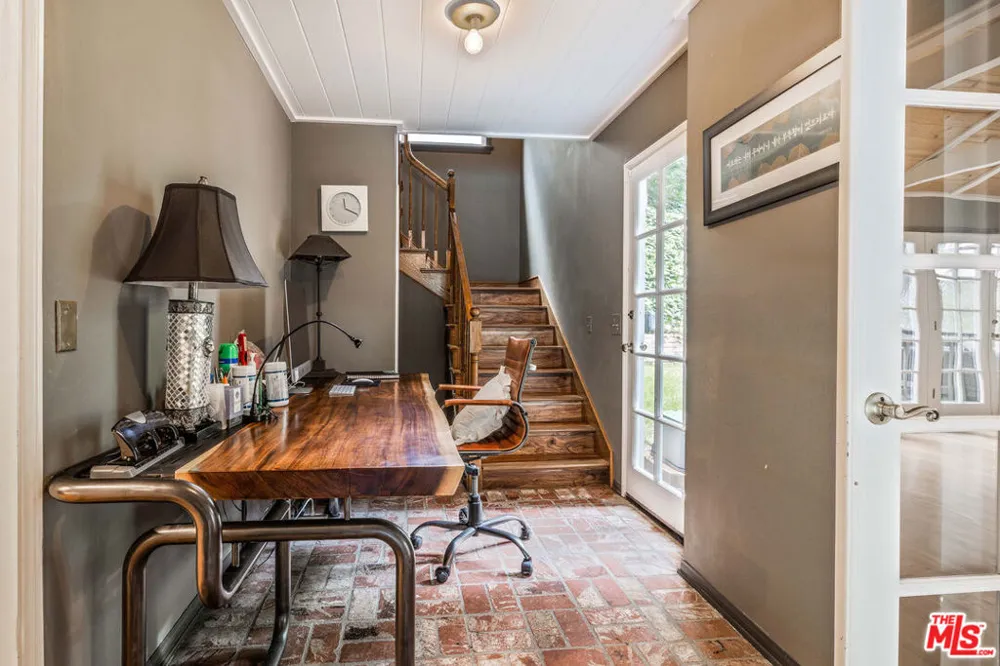 5228 Palm Drive La Canada Flintridge, CA 91011