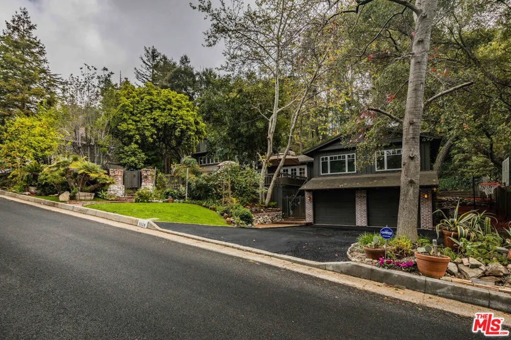 5228 Palm Drive La Canada Flintridge, CA 91011
