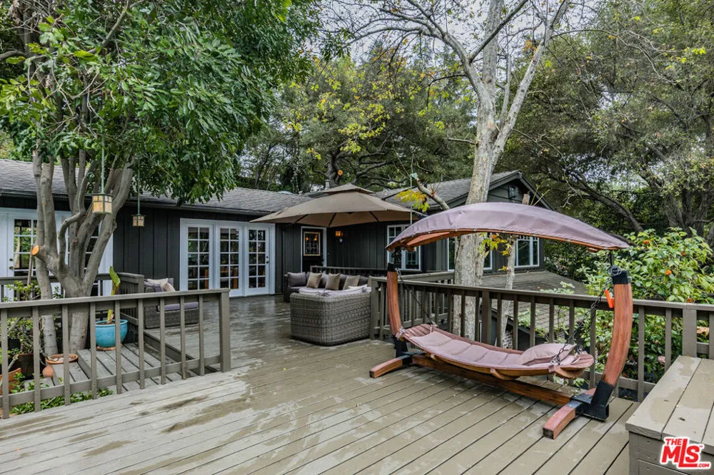5228 Palm Drive La Canada Flintridge, CA 91011