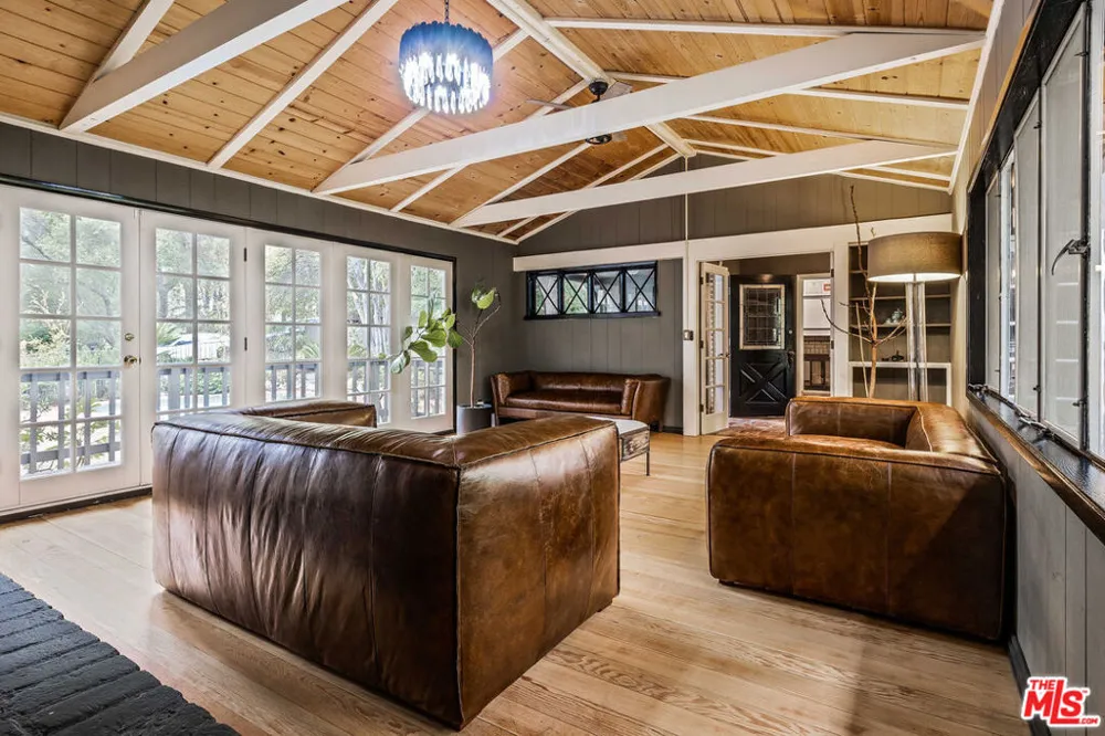 5228 Palm Drive La Canada Flintridge, CA 91011
