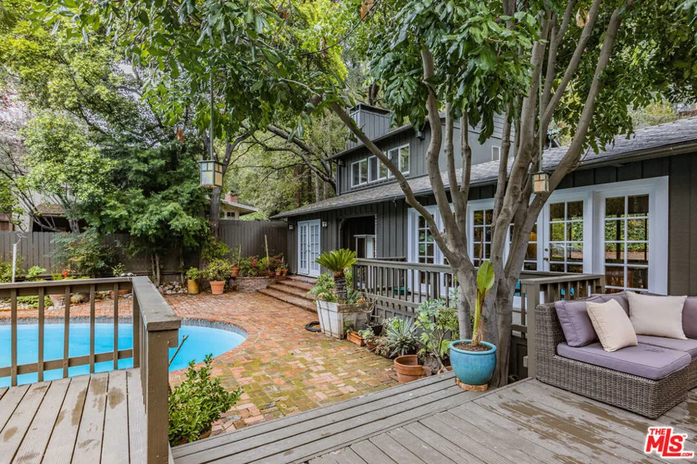 5228 Palm Drive La Canada Flintridge, CA 91011