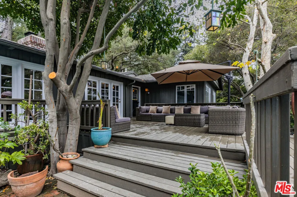 5228 Palm Drive La Canada Flintridge, CA 91011