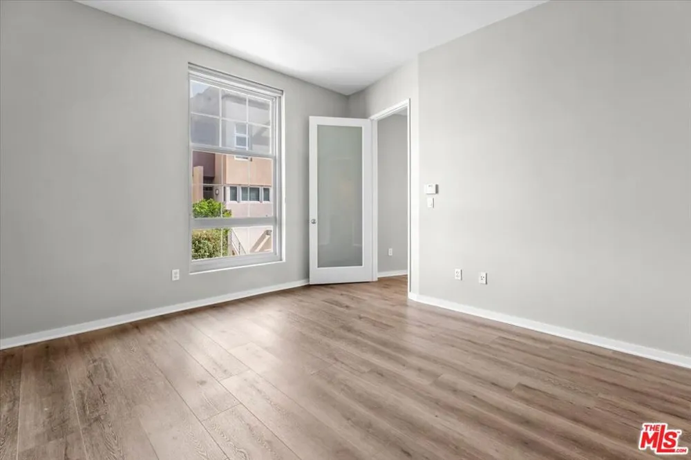 13020 Pacific #203 Playa Vista, CA 90094