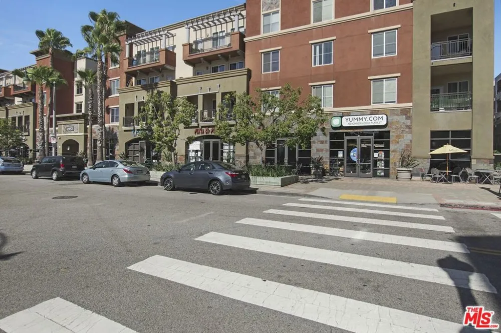 13020 Pacific #203 Playa Vista, CA 90094