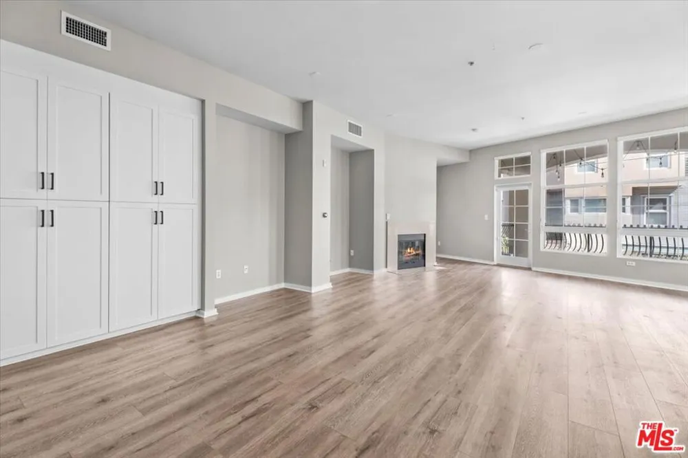 13020 Pacific #203 Playa Vista, CA 90094