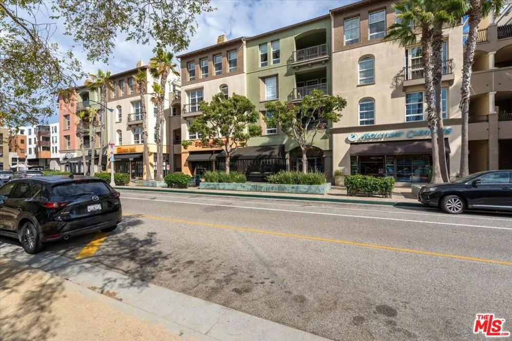 13020 Pacific #203 Playa Vista, CA 90094