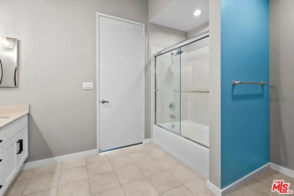 13020 Pacific #203 Playa Vista, CA 90094