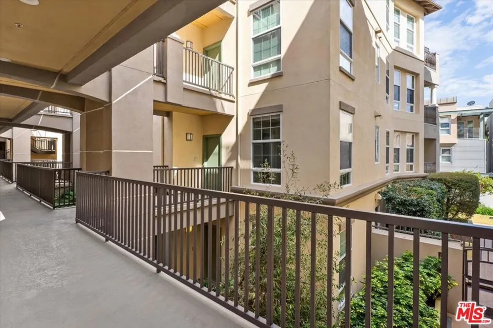 13020 Pacific #203 Playa Vista, CA 90094
