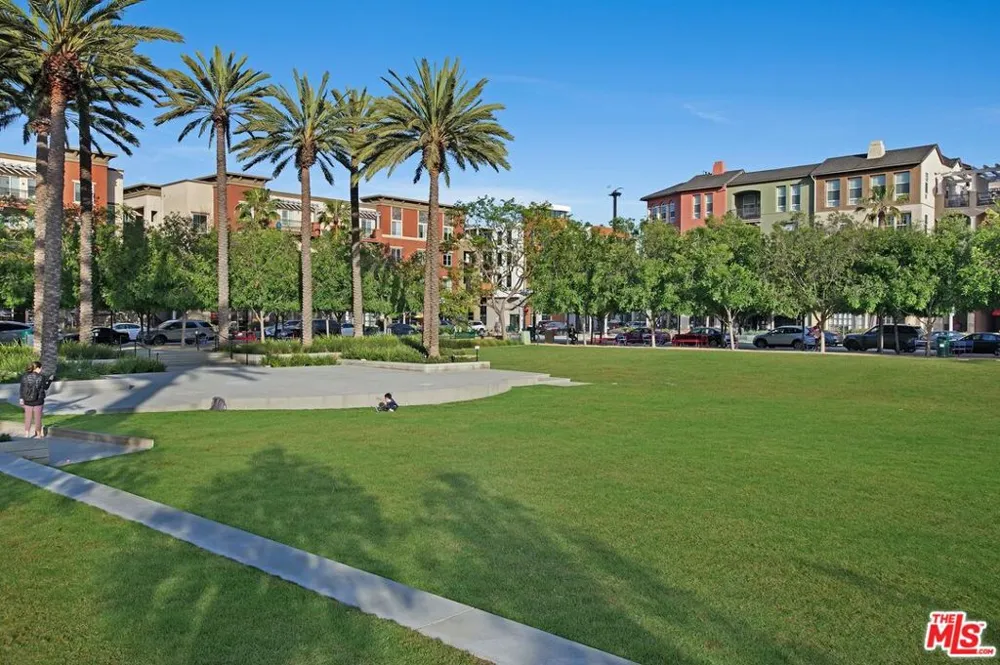 13020 Pacific #203 Playa Vista, CA 90094