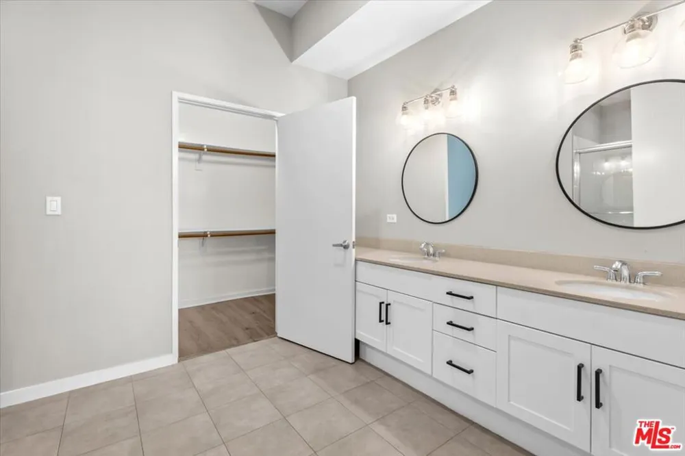 13020 Pacific #203 Playa Vista, CA 90094