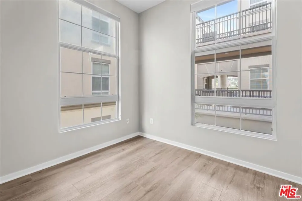 13020 Pacific #203 Playa Vista, CA 90094