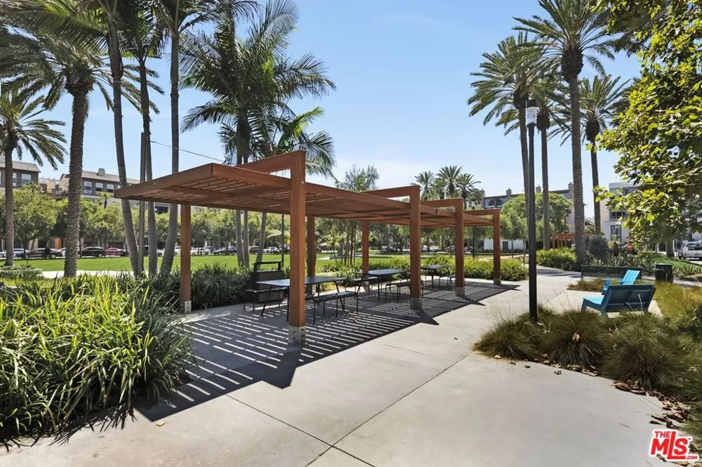 13020 Pacific #203 Playa Vista, CA 90094