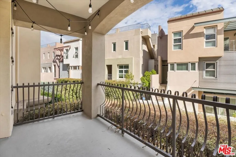 13020 Pacific #203 Playa Vista, CA 90094