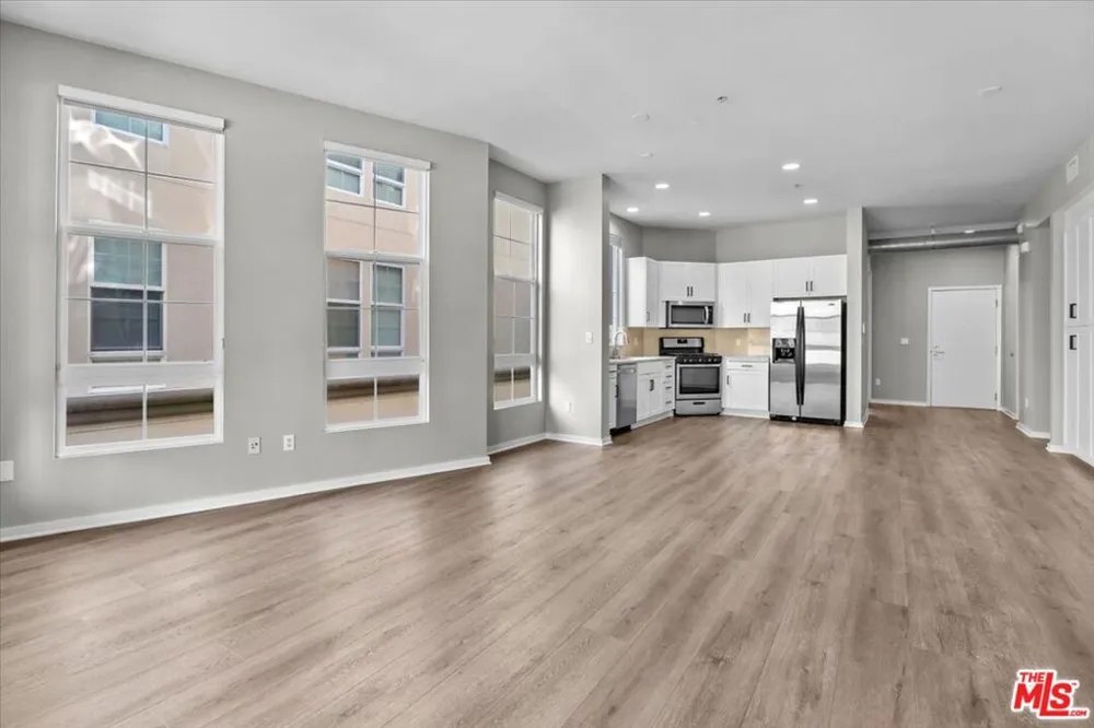 13020 Pacific #203 Playa Vista, CA 90094