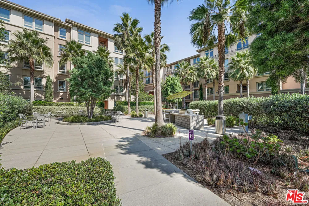 13020 Pacific #203 Playa Vista, CA 90094