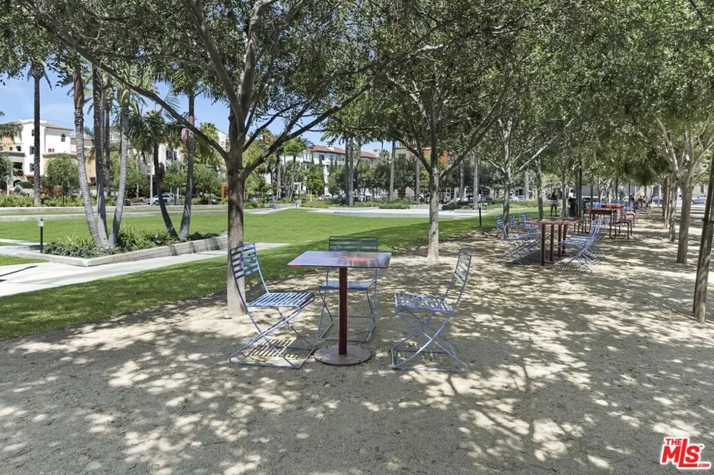13020 Pacific #203 Playa Vista, CA 90094