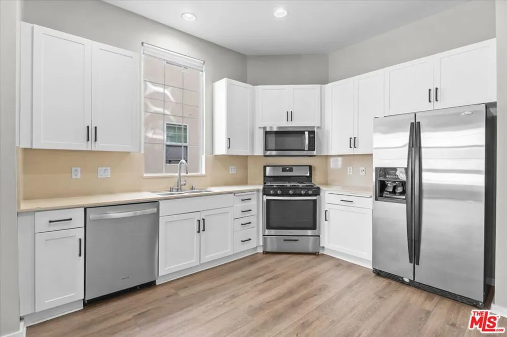 13020 Pacific #203 Playa Vista, CA 90094