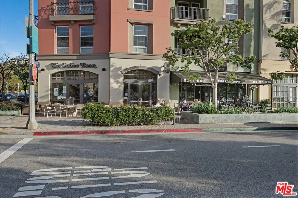 13020 Pacific #203 Playa Vista, CA 90094