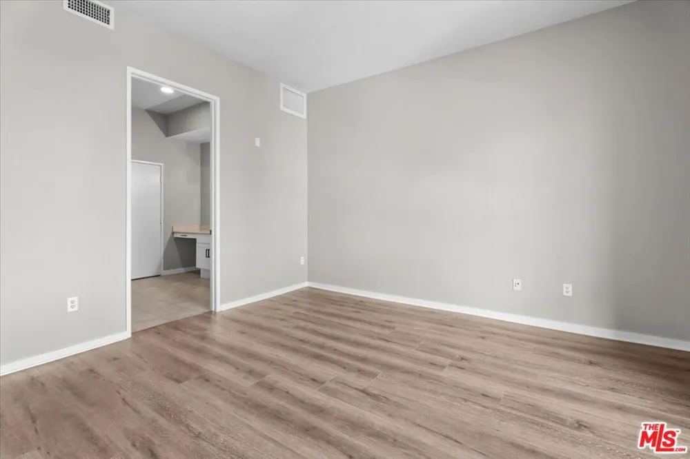 13020 Pacific #203 Playa Vista, CA 90094