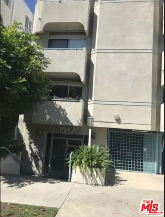 1917 Glendon Avenue #302 Los Angeles, CA 90025