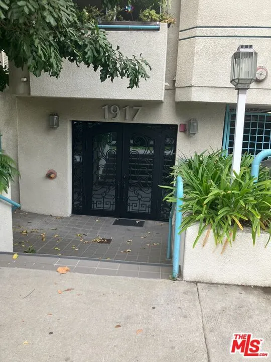 1917 Glendon Avenue #302 Los Angeles, CA 90025