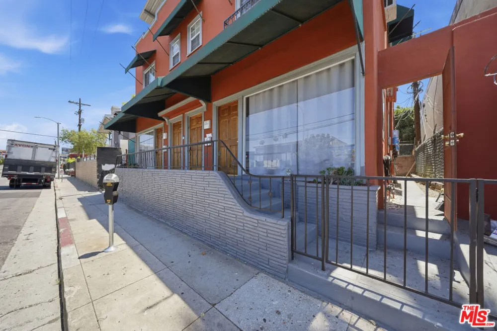 5760 Melrose Avenue Los Angeles, CA 90038