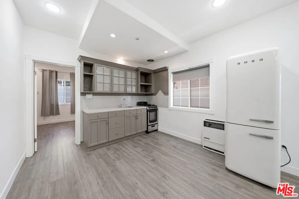 5760 Melrose Avenue Los Angeles, CA 90038
