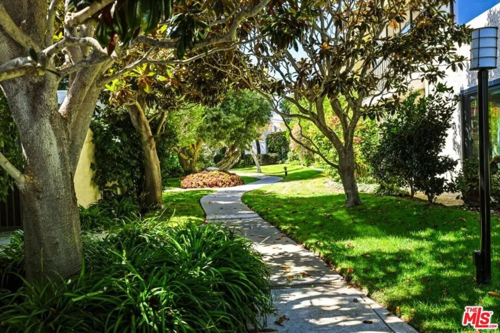 6798 Las Olas Way Malibu, CA 90265