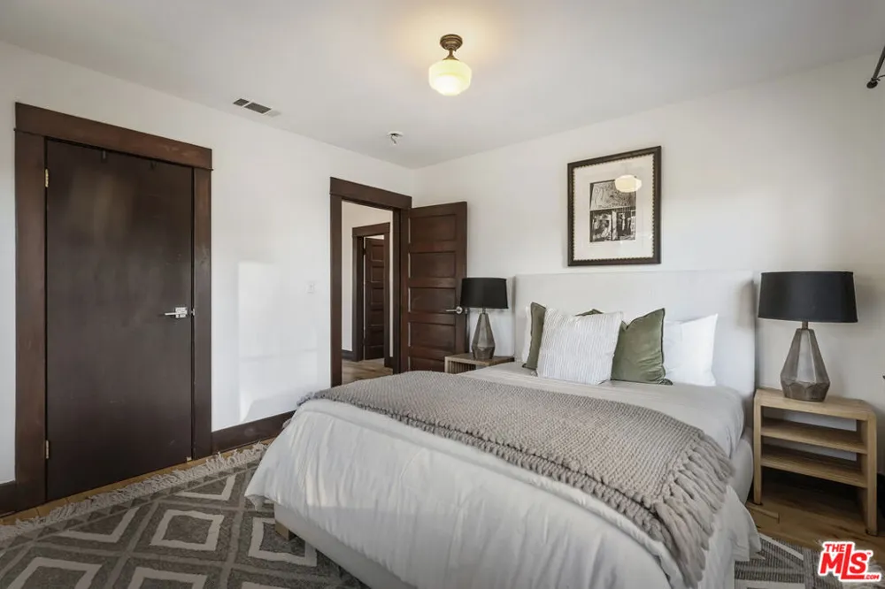 1922 Taft Avenue Los Angeles, CA 90068