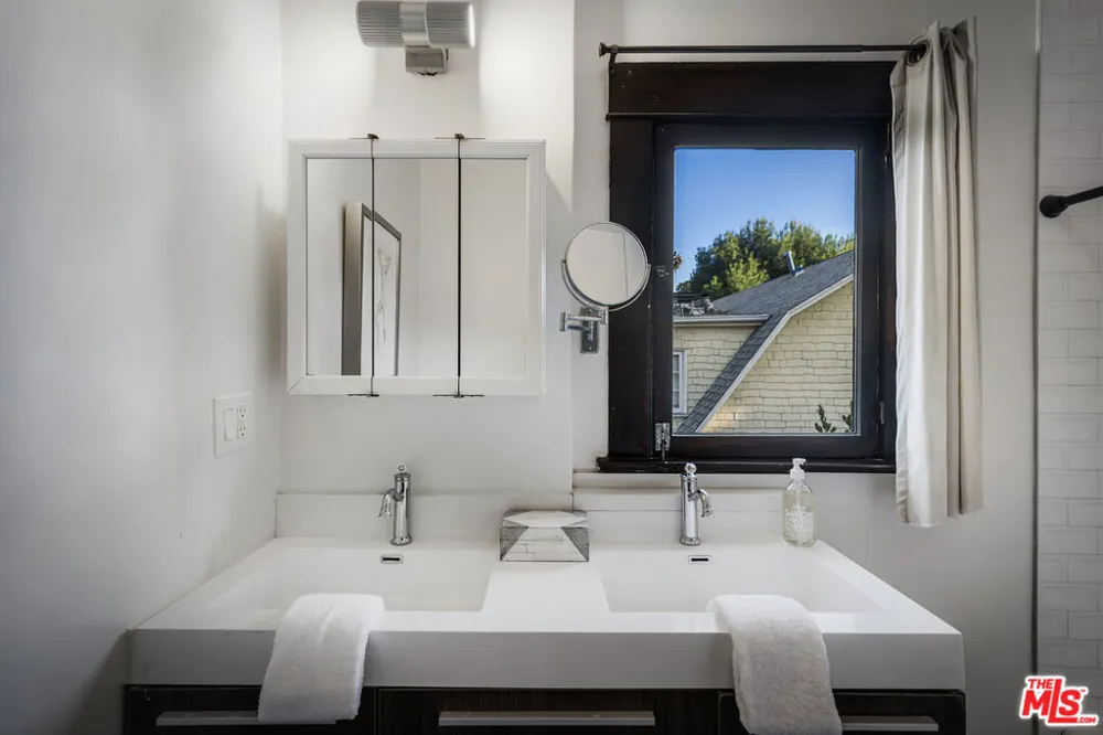 1922 Taft Avenue Los Angeles, CA 90068