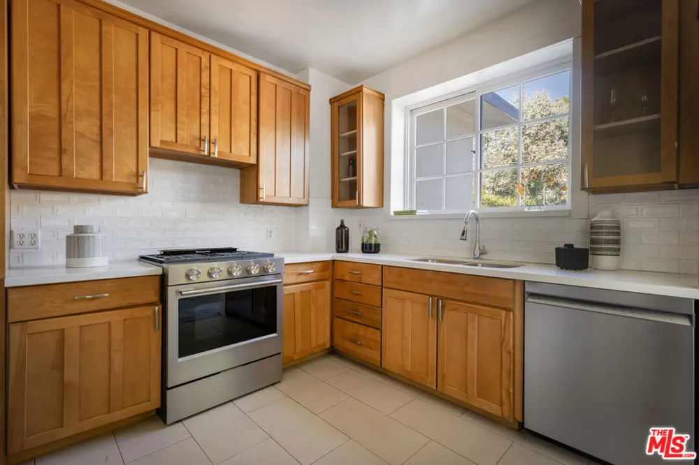 1922 Taft Avenue Los Angeles, CA 90068