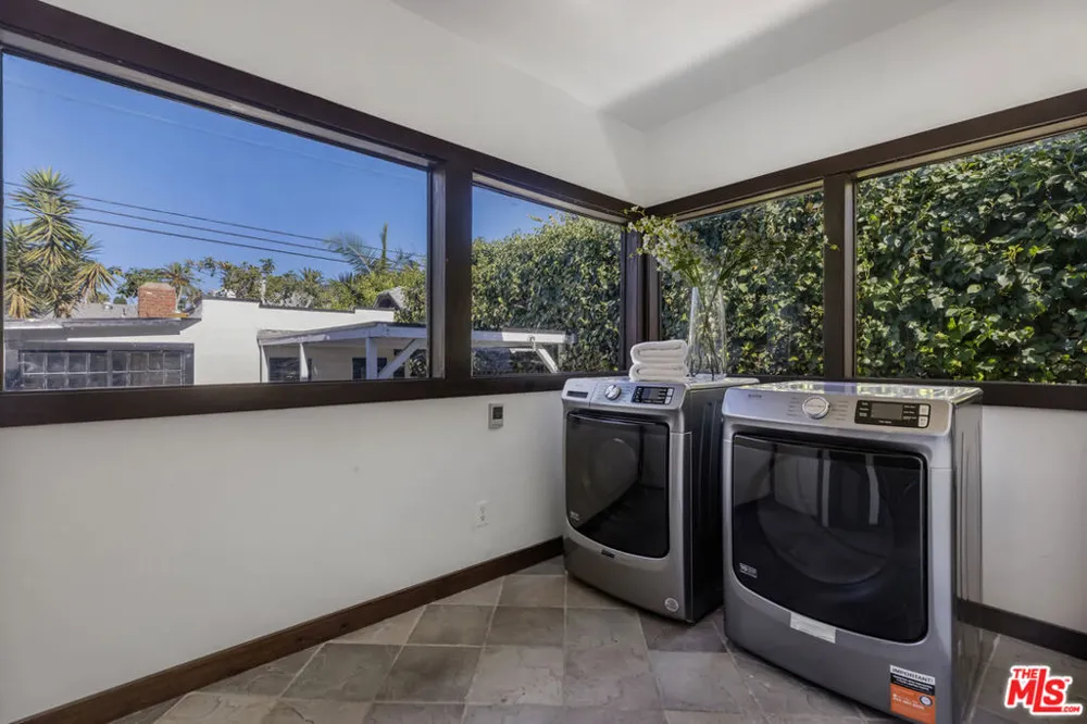 1922 Taft Avenue Los Angeles, CA 90068