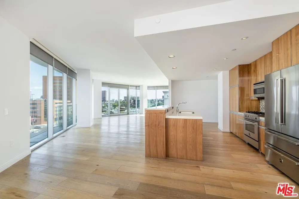 8500 Burton Way #614 Los Angeles, CA 90048